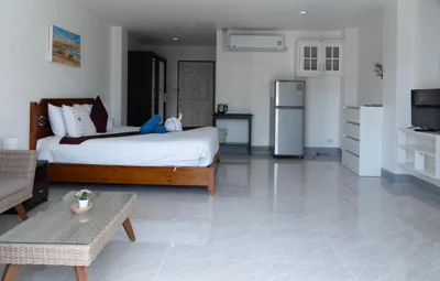 デラックスルーム — Deng's kamala beach Guesthouse